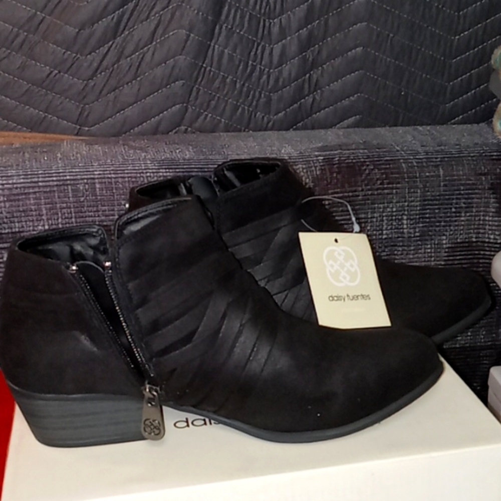 Daisy Fuentes Black ankle boots